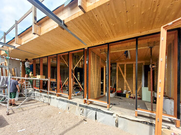 tragende Holz-Pfosten-Riegelfassade