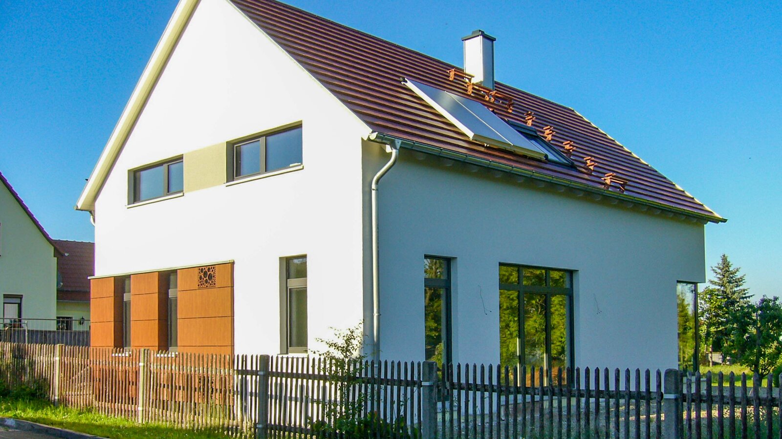 Einfamilienhaus mit Garage und Werkstatt